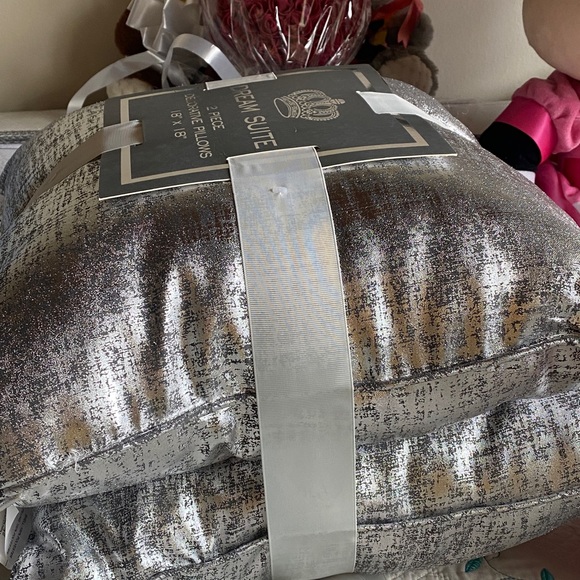 Pillows - Picture 5 of 5